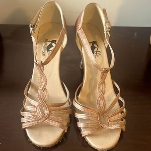 Bold Expressions Women’s ballroom dance shoes. Size 9. Color tan